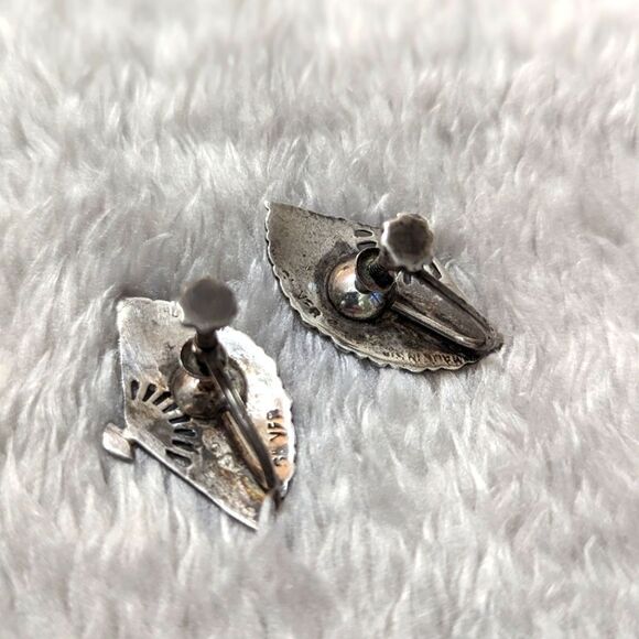 Vintage 30's-40's Sterling Silver Niello Dancer Screw Back Earrings Fan Shaped - Picture 8 of 8